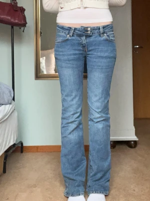 Lager 157 jeans - Jättefina low bootcut jeans från Lager 157! Strl S💓 Midja: 36cm Innebenslängd: 80cm Skriv vid frågor💓