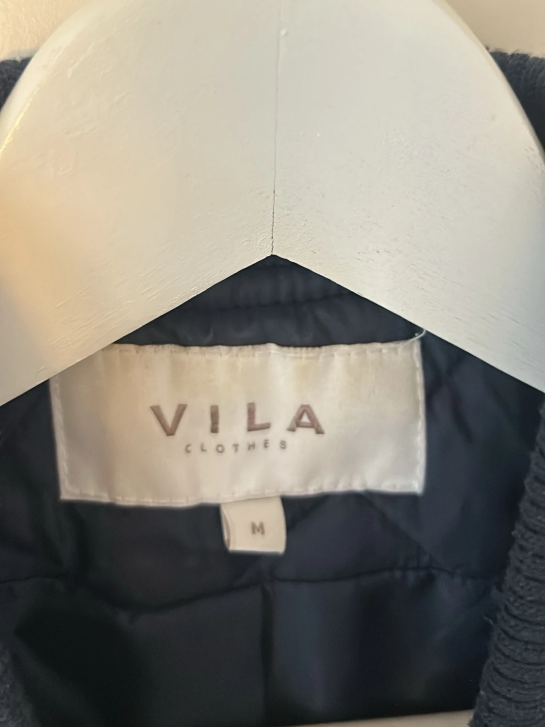 Mörkblå quiltad jacka från Vila - 2