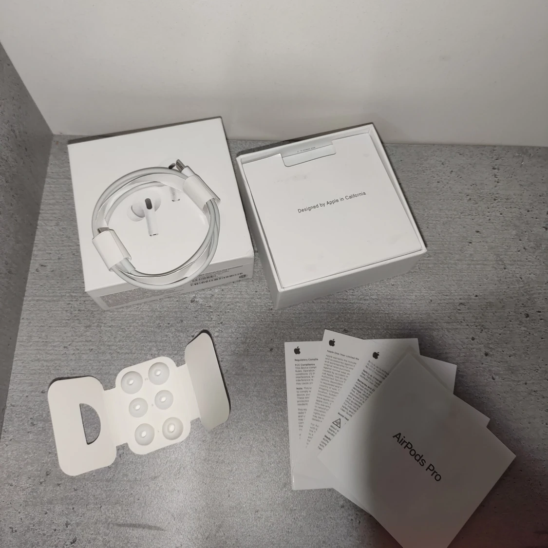 AirPods Pro  köp en och få en gratis  - 1