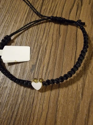 Armband hjärta mini - Armband mini med hjärta. Handvävda. Justerbar. 18- 32 cm långt. 