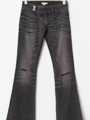 Snygga ginatricot jeans  - Skitsnygga jeans ifrån Ginatricot i storlek 170 men sitter som s/m! Dom är som nytt i skick och passar till nästan vad som!🙏🏼💓