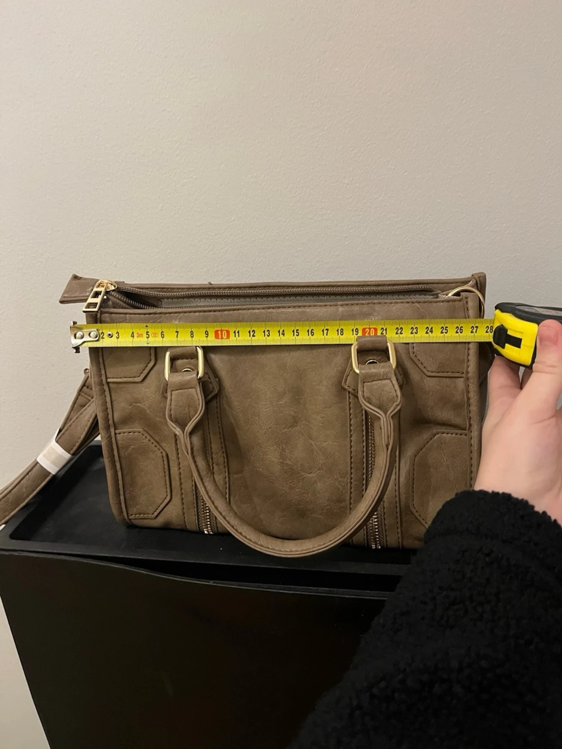 Brun/khaki handväska med gulddetaljer - 2