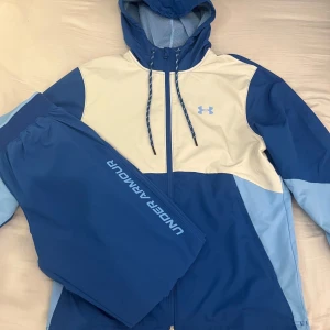 Under Armour dress  - Storlek S, använd ett fåtal gånger som ny. 