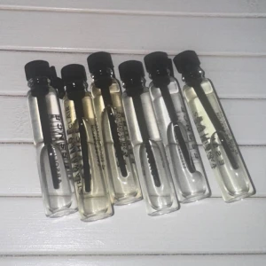 Parfymtest Essnce - Nypris: 300 (270 + 30kr frakt)  Nya! (Det mesta finns kvar i alla. Förutom absolu vanilla - mindre än hälften kvar.)  High on chai, vanilla sass’, strawberry eclair, i am vanilla, cherrylicious, absolu vanilla