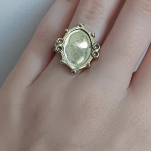 Guldig y2k ring - Guldig ring från 00-talet