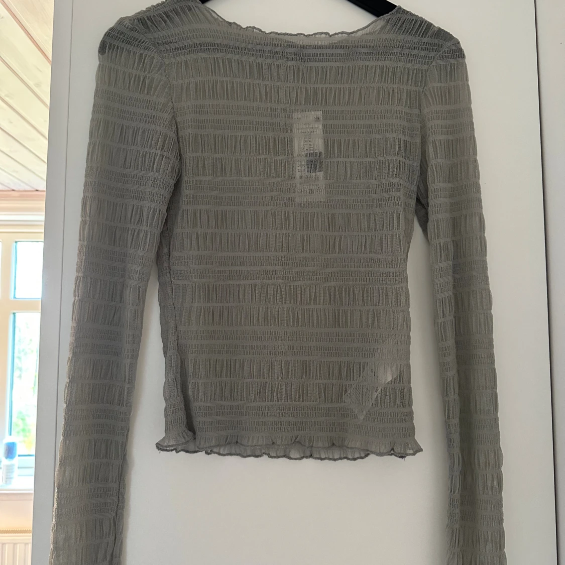 grön/greige meshblus med struktur från Gina Tricot - 3