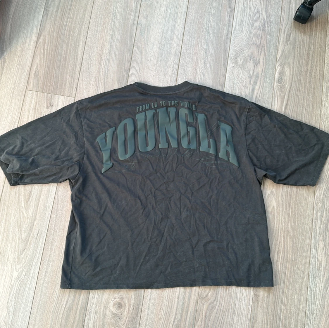 Svart oversized t-shirt från YoungLA i storlek L - 1