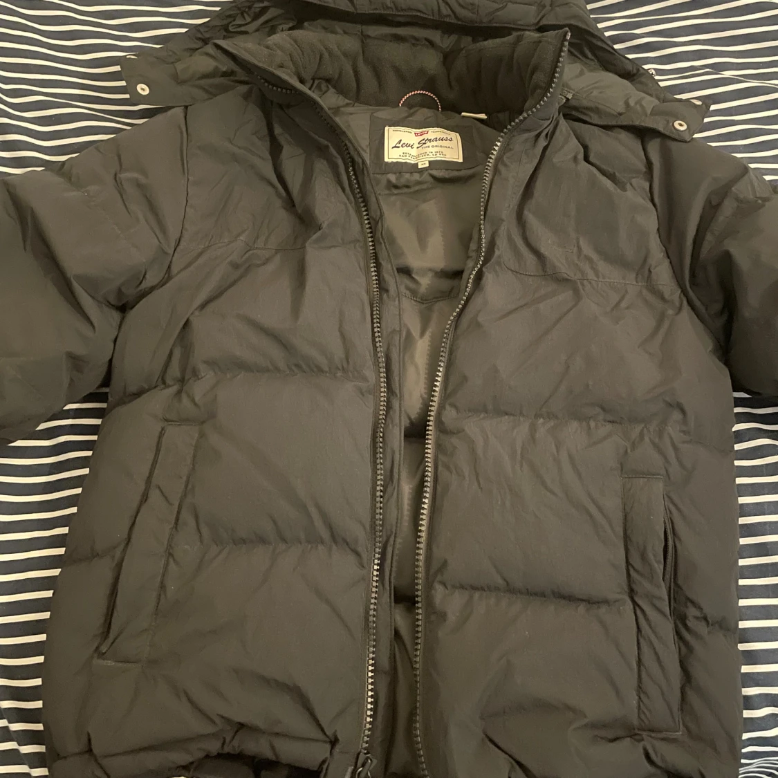 Svart pufferjacka med huva, Levis - 1