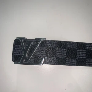 L V bälte - Helt ny, säljer för vill bli av med den