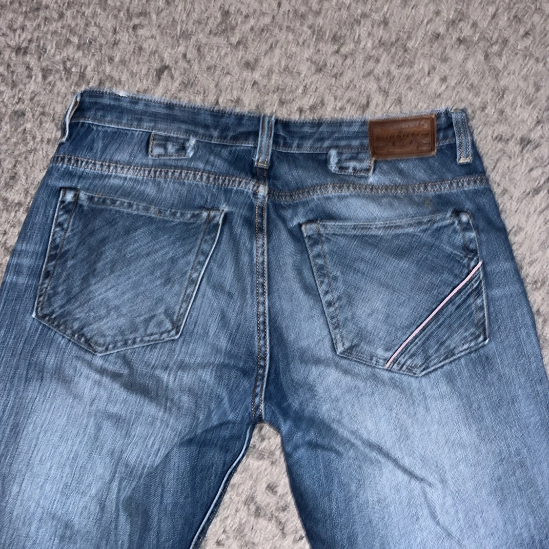 Blå jeans från Gant med raka ben - 2