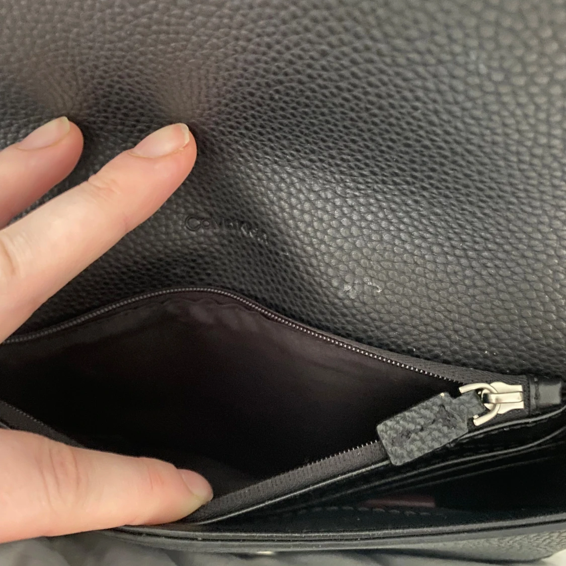 Svart axelväska från Calvin Klein - 4