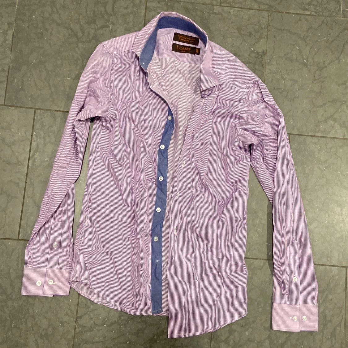 Randig lila skjorta från Bossini