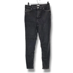 Jeans | L/32 | Cubus - Skinny och High waist, stretchiga. Storlek L/32 Nya med lappen kvar. Nypris: 699 sek
