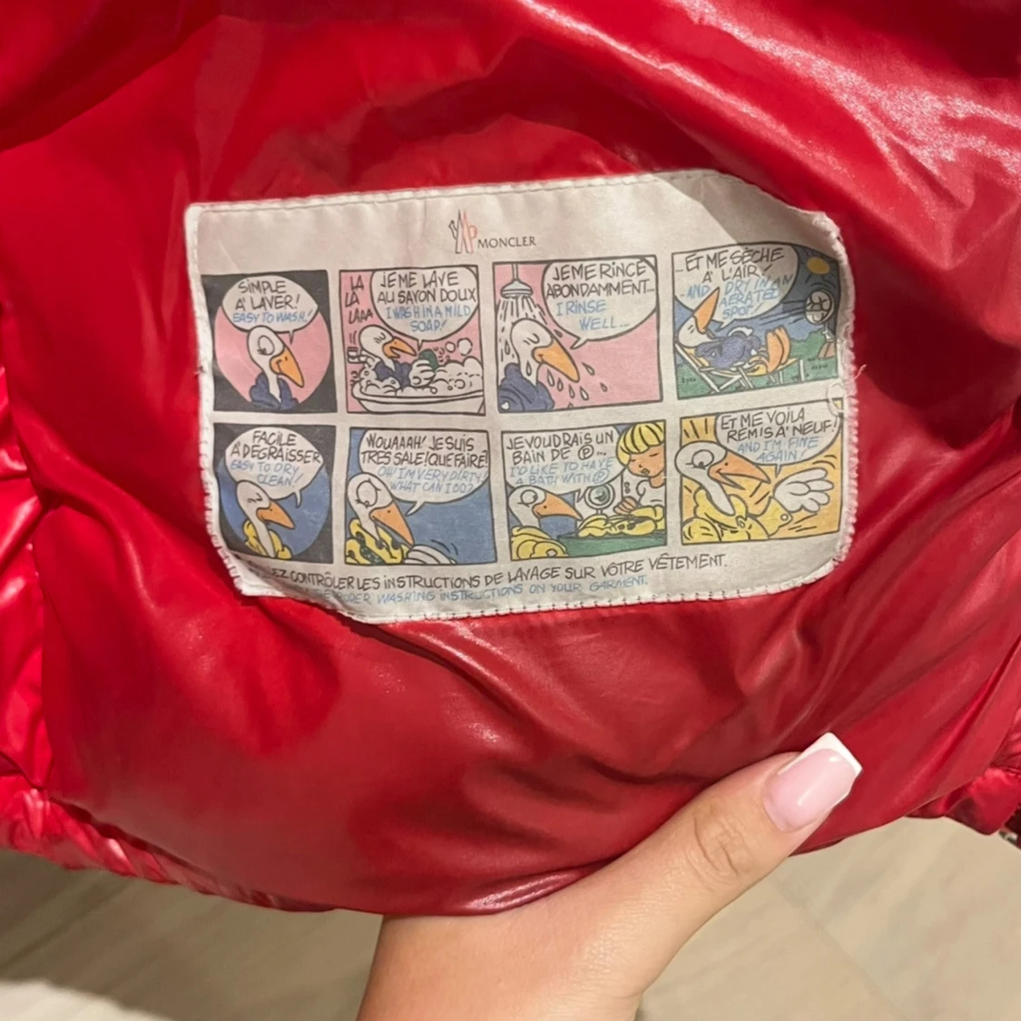 Röd Moncler pufferjacka med huva - 4