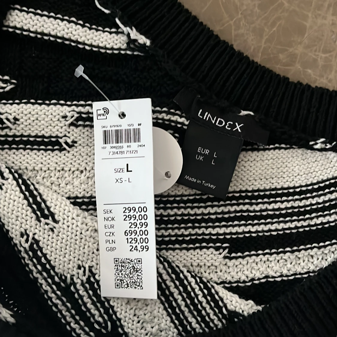 Svartvit randig offshoulder topp Lindex - 1