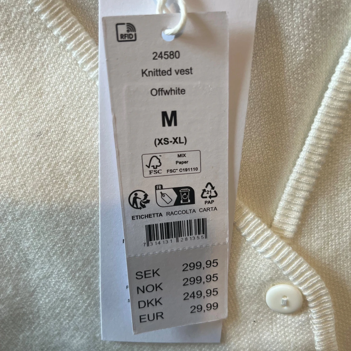 Offwhite stickad väst från Gina Tricot - 1