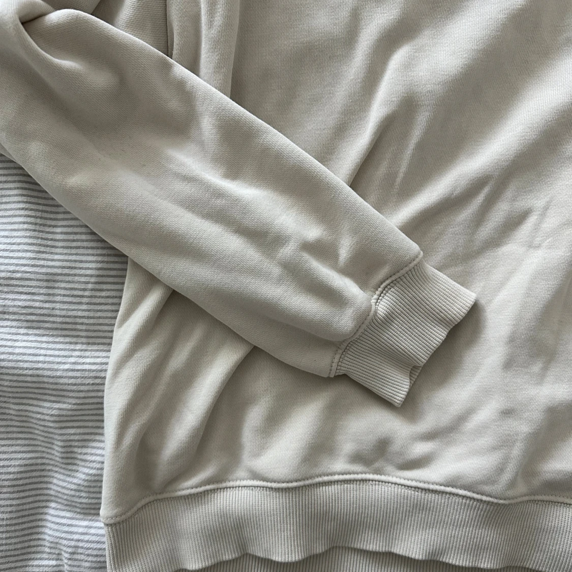 Beige sweatshirt från Monki XS
