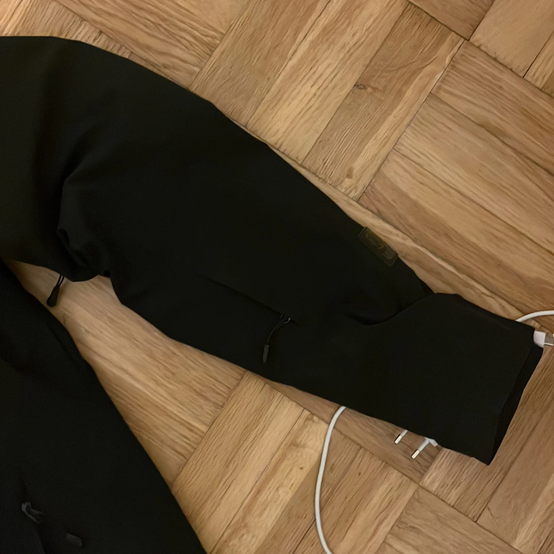 Svart vindjacka Helly Hansen med huva - 4