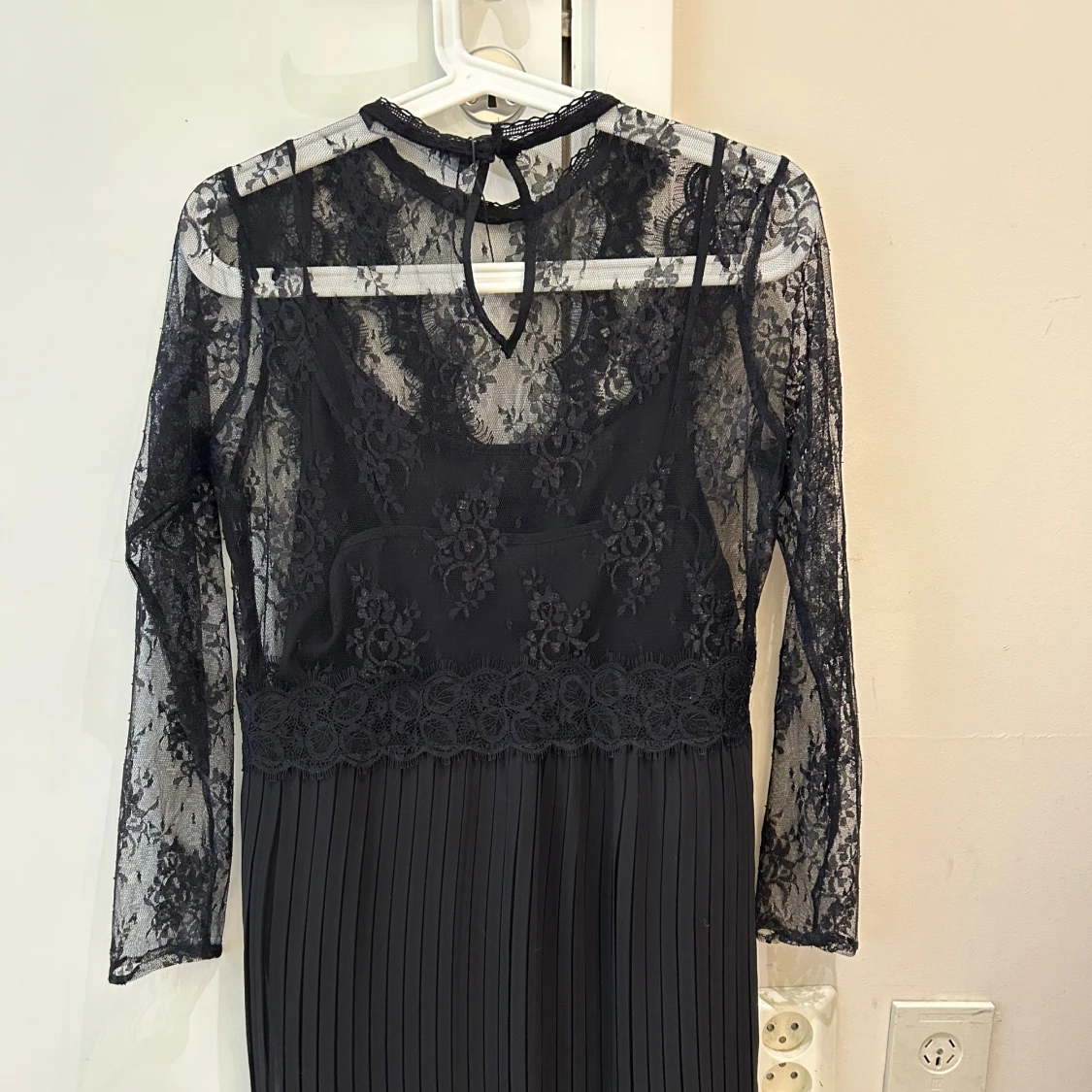 Ny Svart spetsklänning från Zara - 3