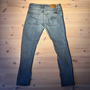 Nudie jeans  - Nudie jeans (Tight Terry) | Storlek: W32 L32 | Skick: 9/10 | Hör gärna av er vid frågor och funderingar! Pris går att diskutera vid smidig affär🤗