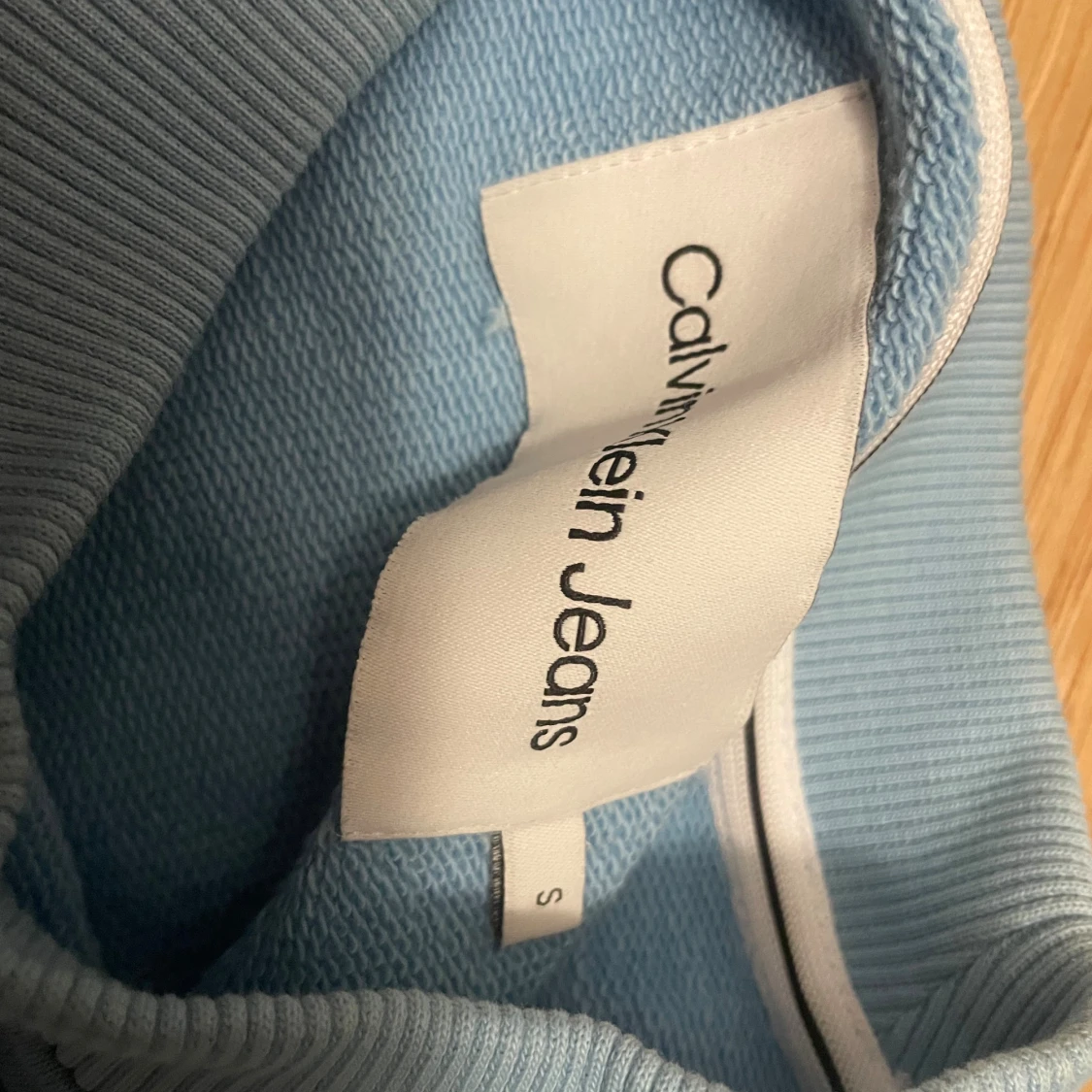 Ljusblå sweatshirt från Calvin Klein - 2