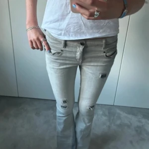Jeans  - Säljer dessa bootcut jeans från disel som tyvärr inte kommer till användning längre, skit snygga och unika 🥰