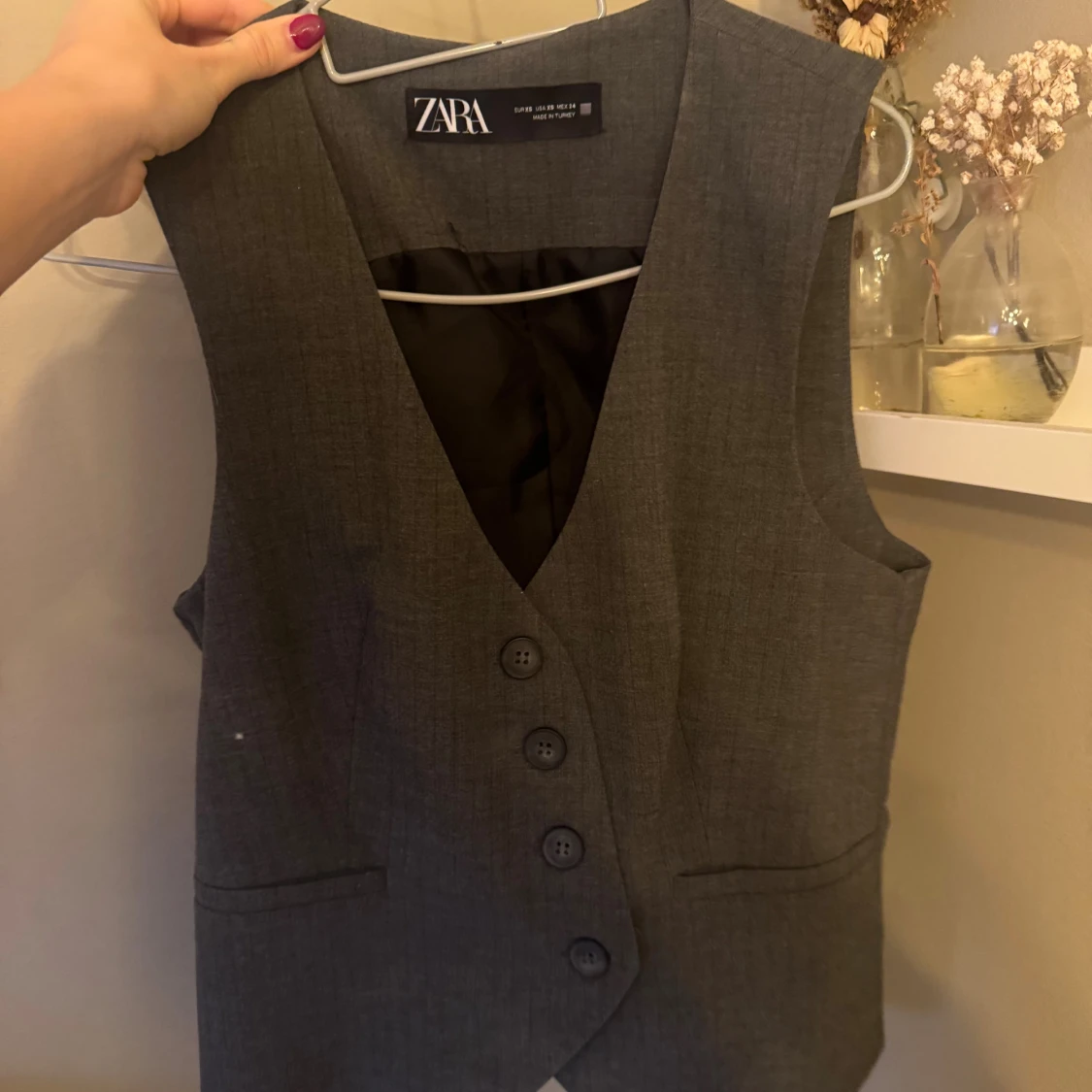 Grå väst från Zara med knappar