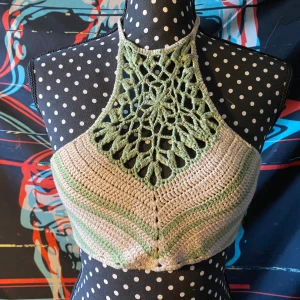 Hemgjord tröja - Gjord av mitt ex farmor. Super fin jätte bra kvalitet och går att tvätta. Men inte mina färger. Passar xs-m