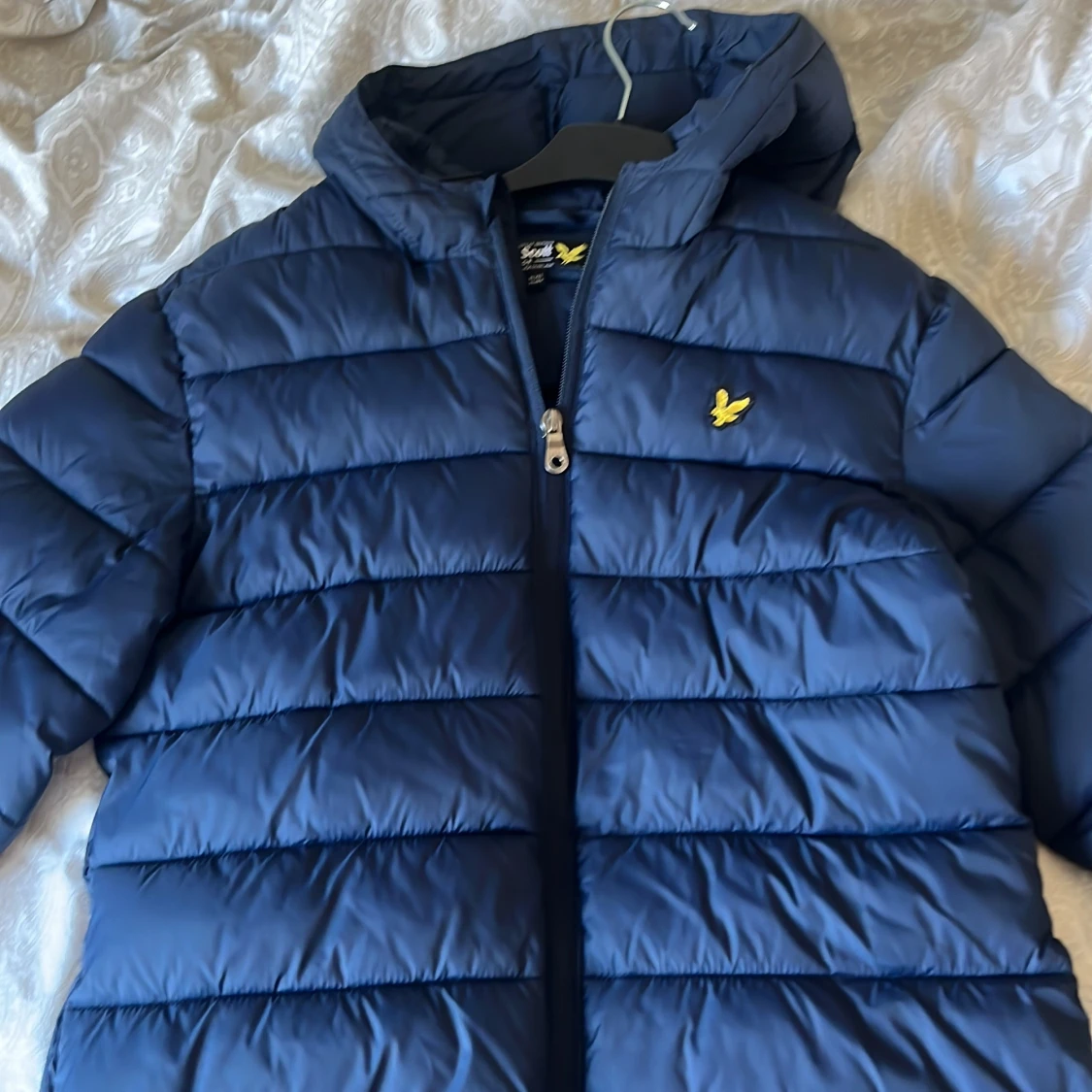 Mörkblå pufferjacka från Lyle & Scott - 2