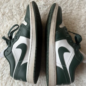 Nike Air Jordan 1 Low - Favorit höst och vinter skor🤩pris kan diskuteras!