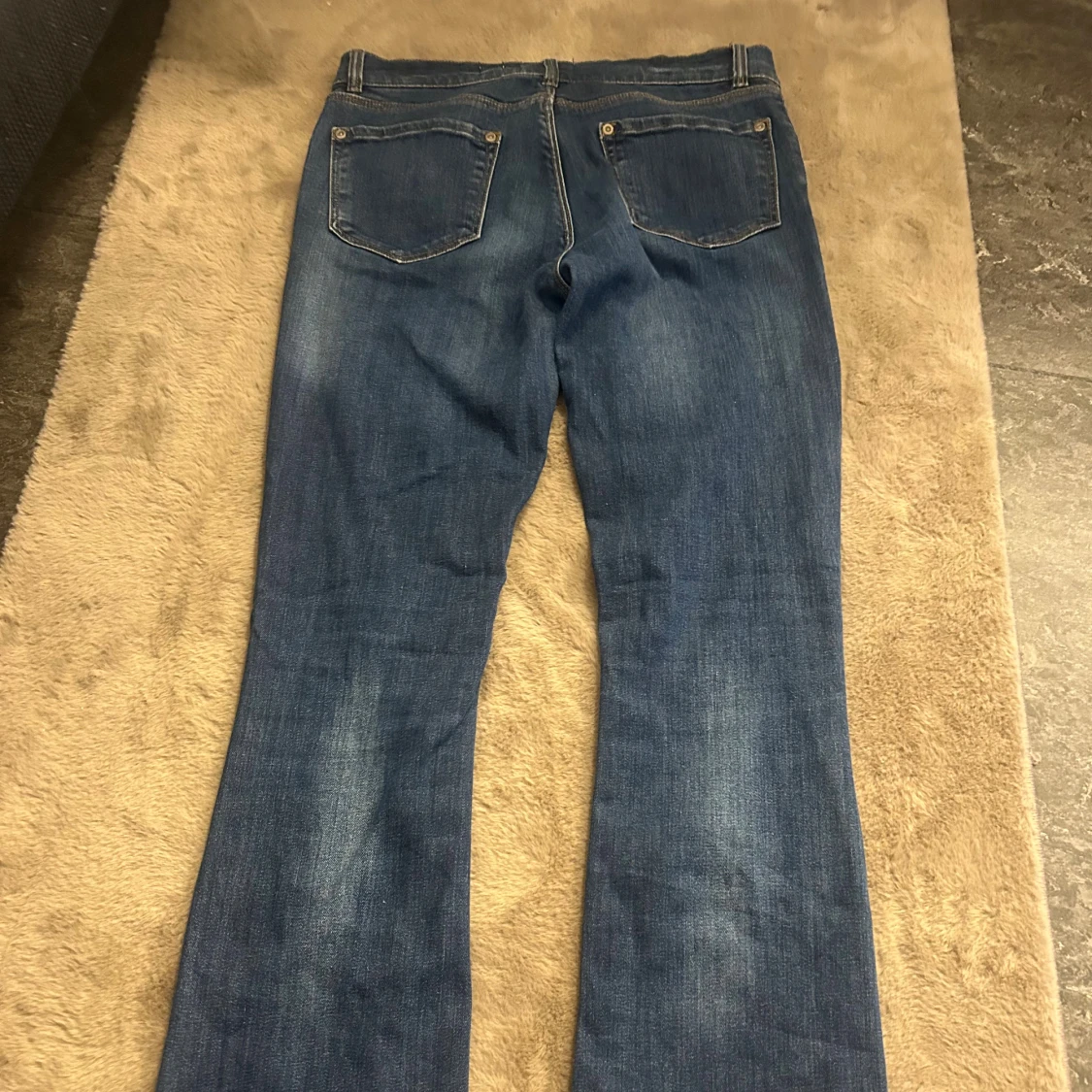 Blå bootcut jeans med klassisk look - 1