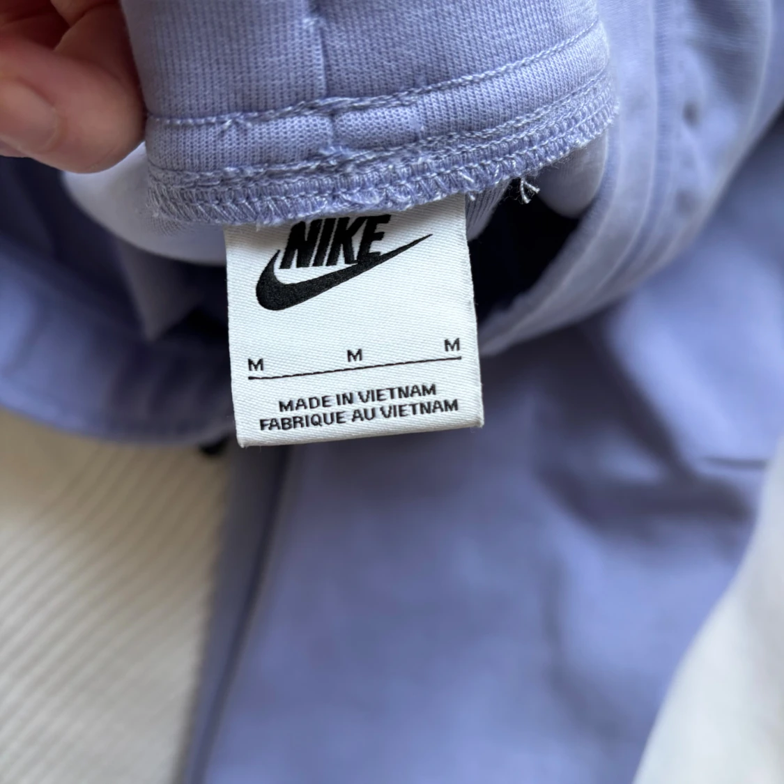 Ljuslila zip-hoodie från Nike - 4