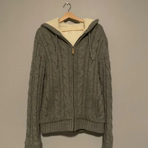 Pier one fodrad tröja - Kom PM för mer info!