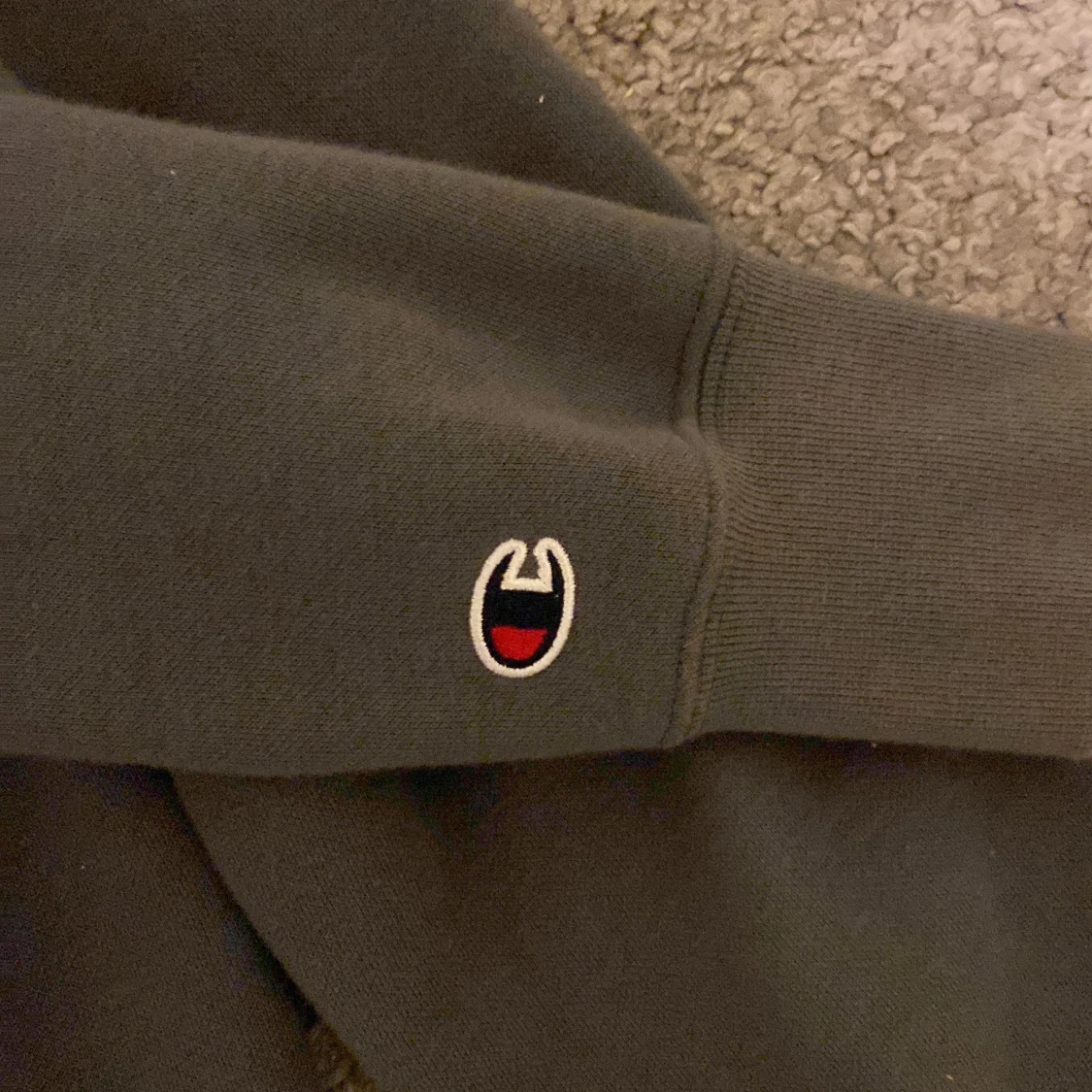 Mörkgrå hoodie från Champion - 2