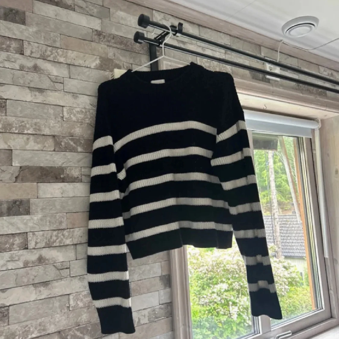 Svartvit randig stickad tröja H&M