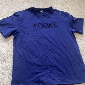 T shirt  - Med tagg kvar, storlek L, helt ny