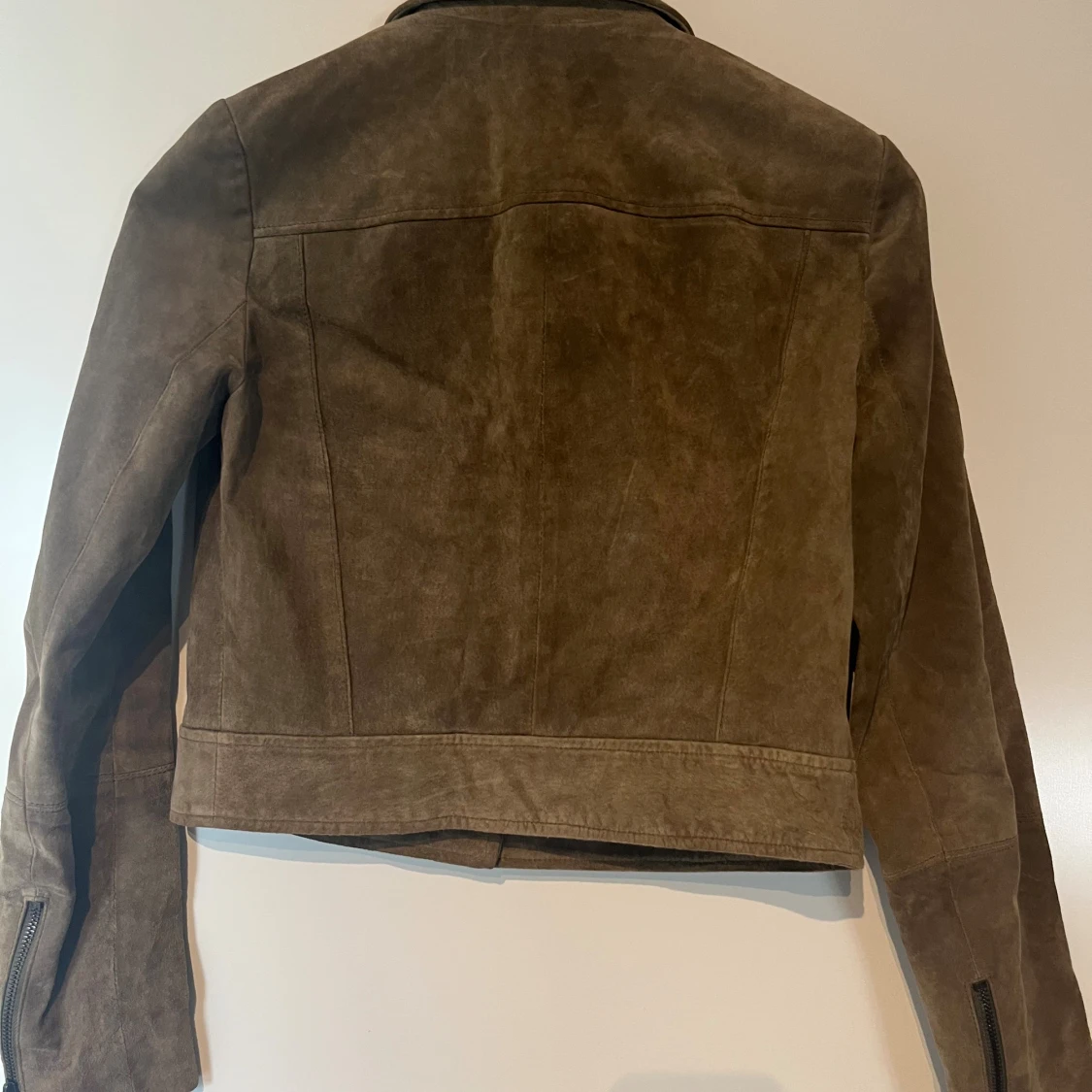 Kort läderjacka från Mango - 1