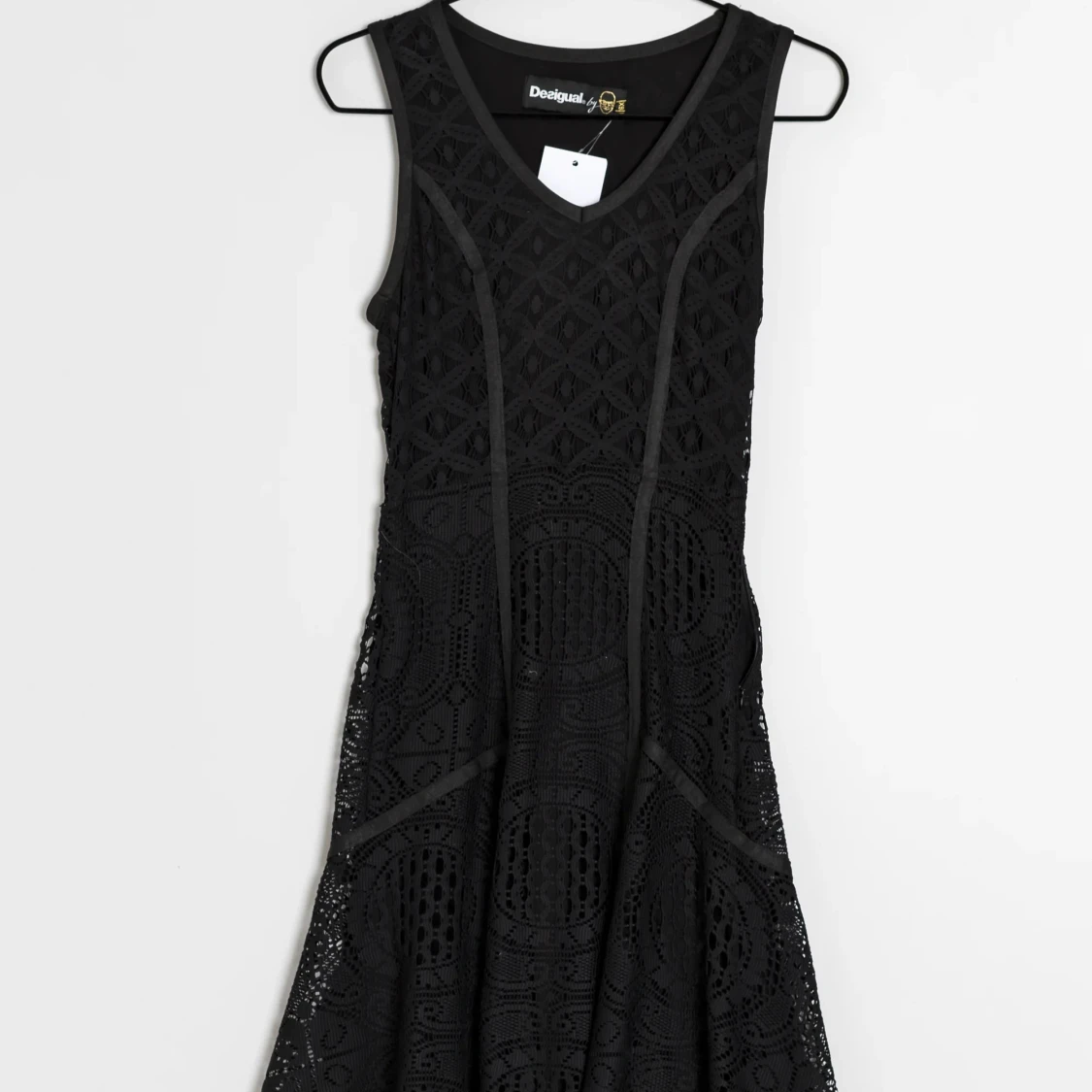Svart spetsklänning från Desigual