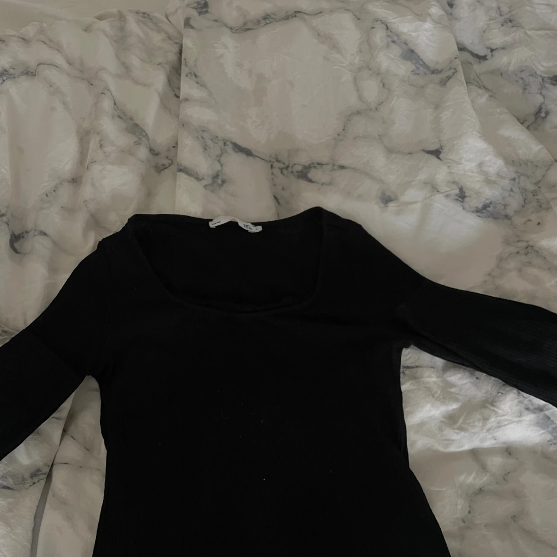 Svart ribbad långärmad topp - 1