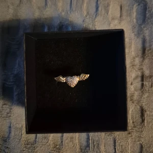 Guld ring  - GRATIS GÅVA MED VARGE ORDER!! Supertrendig stockholmsstil tjejer, ring guld. Vinter ring smycke. Gjord av stål, jag svarar och skickar alltid snabbt!