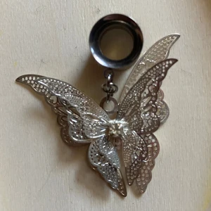 0g tunnel - Assåden passar bra och den ä fin men inte min stil. Den böjs lätt så sov inte med den 