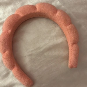 Puffigt rosa diadem - Rosa gulligt hårband, perfekt till när man fixar sig enbart provat🩷