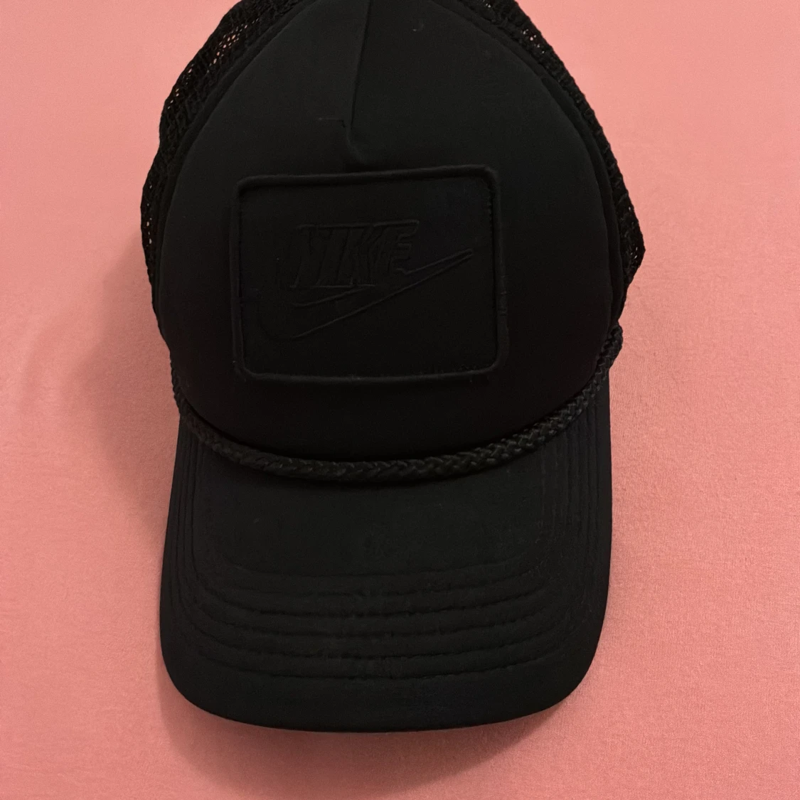 Svart Nike truckerkeps med mesh