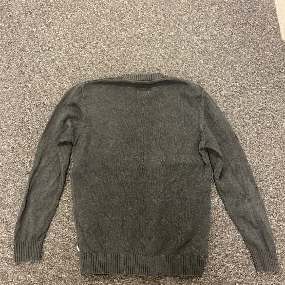 Mörkgrå stickad tröja från Dobber - 2