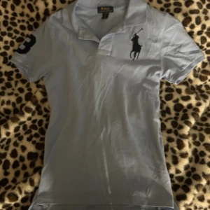 Ralph Lauren pike  - Snygg Ralph Lauren pike, unisex. Storlek 14/16 år🫶