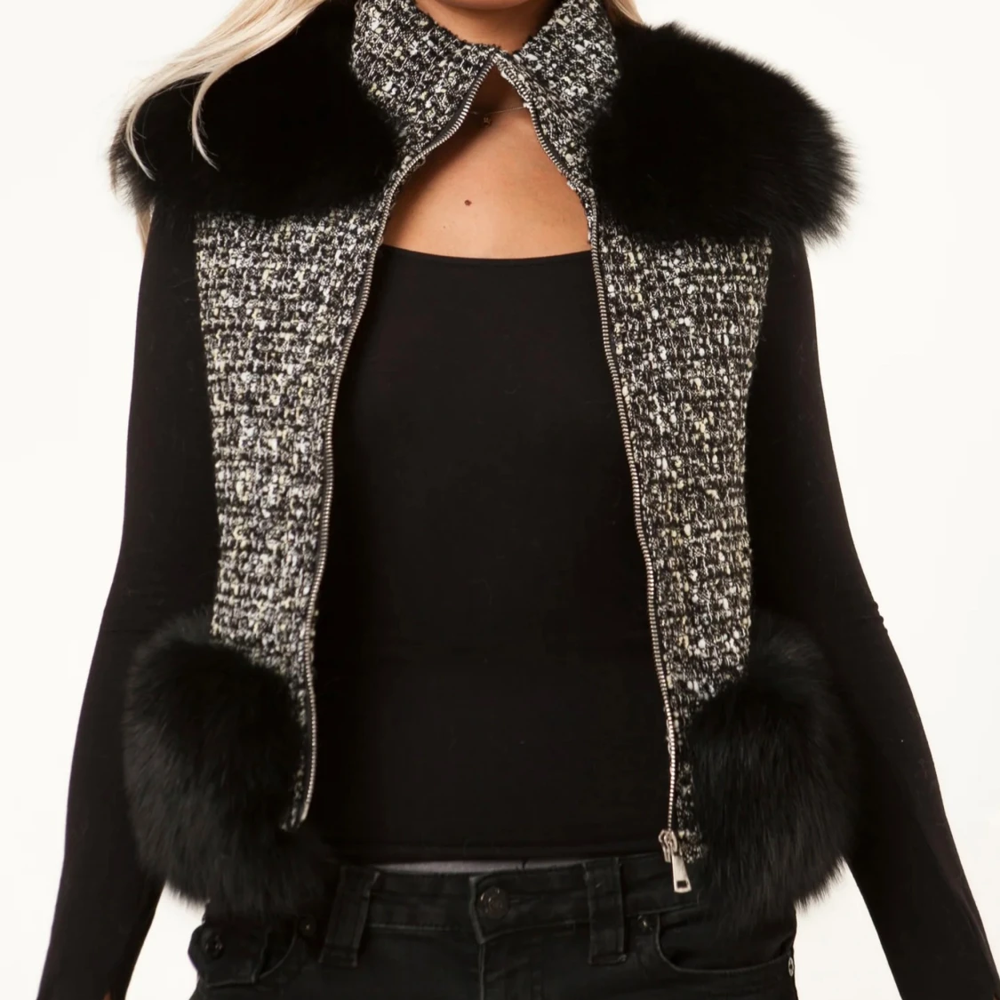 Svart och grå pälsväst med dragkedja