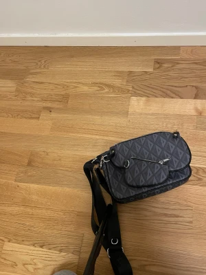 Axelväska - Axelväska