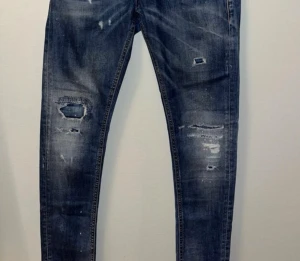 Dondup jeans blå - Säljer ett par blå dondup jeans riktigt schyssta.