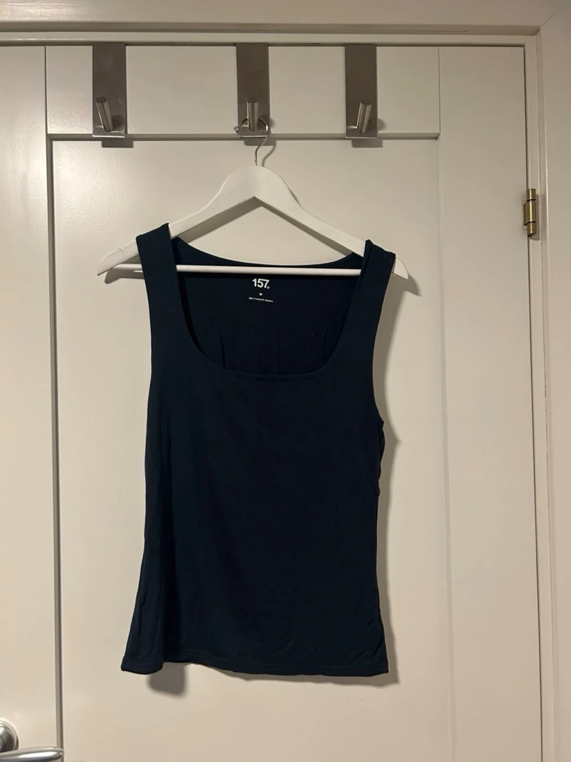 Mörkblå linnetopp från 157