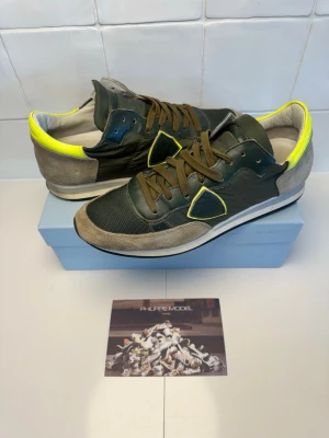 Philippe Model sneakers  - Philip model skor i storlek 41, box och kort medföljer vid köp. Bara att höra av sig till oss vid minsta fundering😁